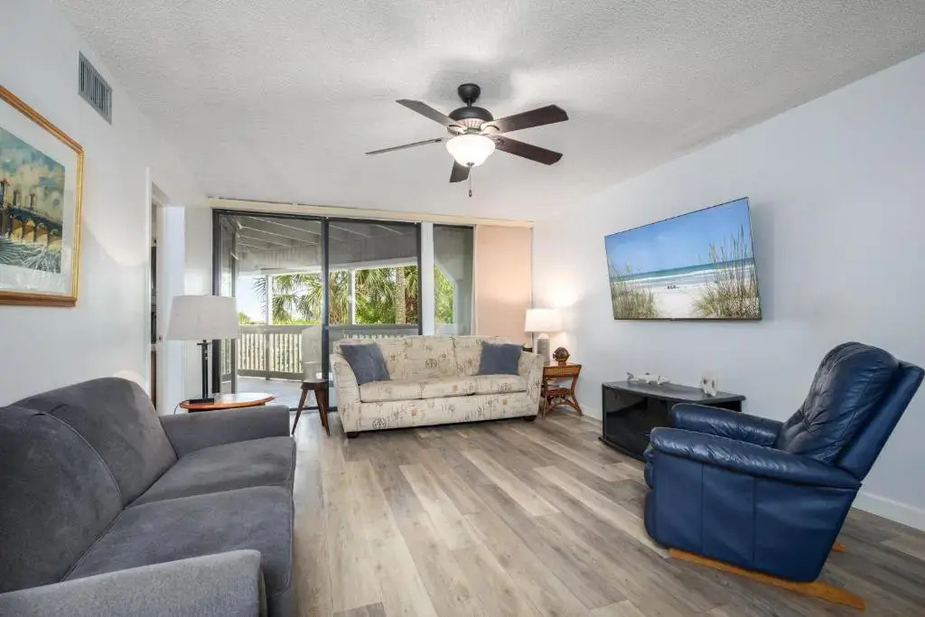 Hibiscus 103-B, 2 Bedrooms, Sleeps 6, Ocean Front, Ground Floor, 3 Pools