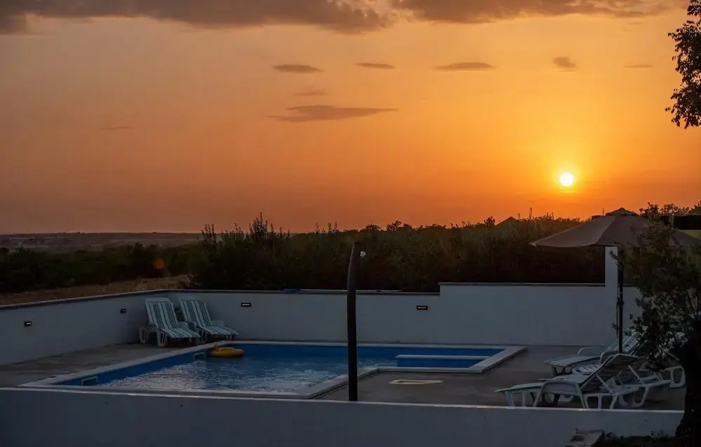 Stunning Home in Nadin With 5 Bedrooms, Wifi and Outdoor Swimming Pool