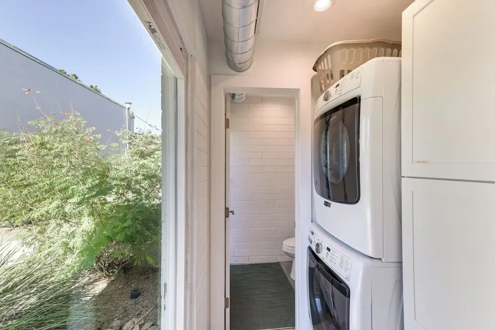 1 Mi to Old Town! Snowbird Escape w/ Pool Access