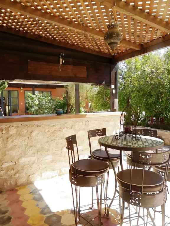 Double Bedroom and Spacious Garden With Swimming Pool