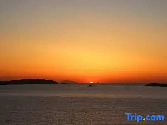 Zhujiajian Summer Solstice Sea Resort Hotel (Centipede Zhi Wharf)