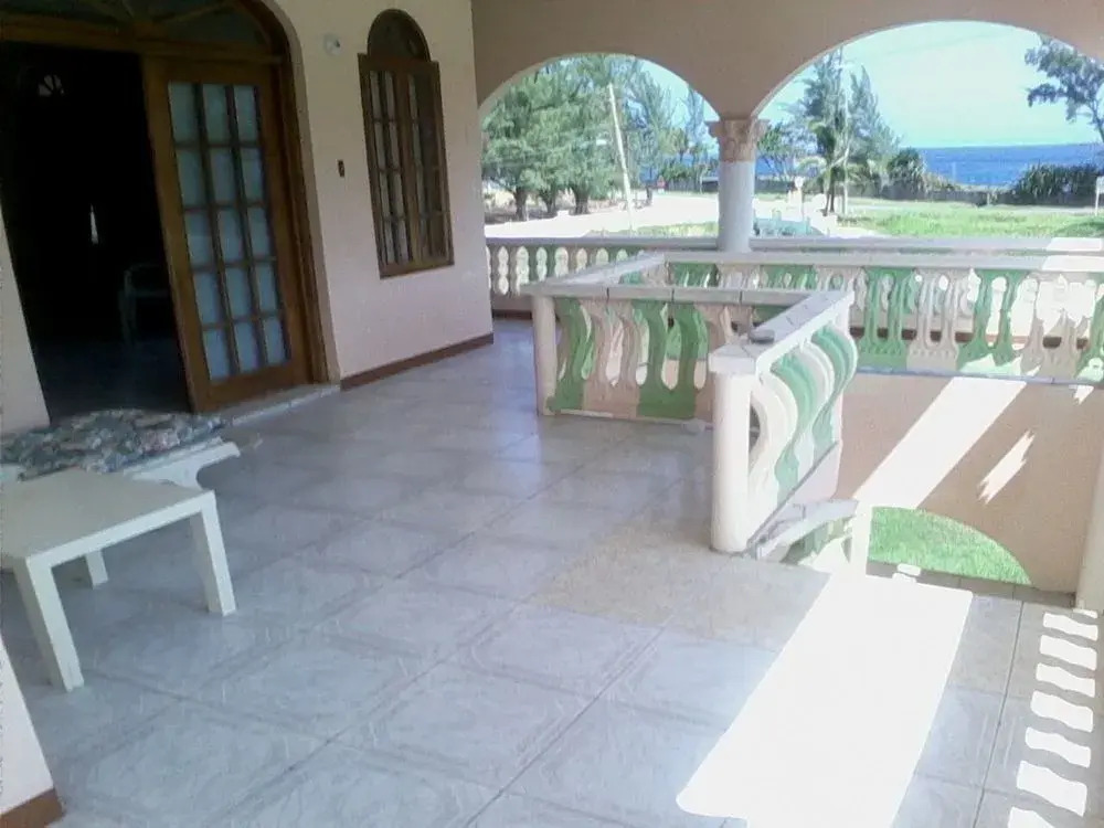Dolphin Bay Yoga Guest House