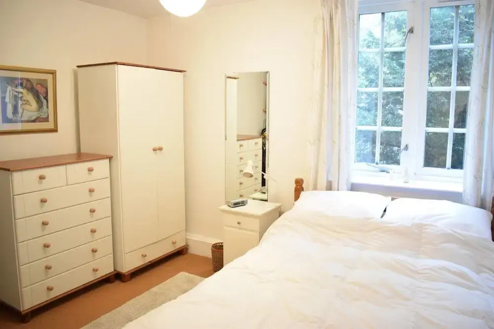 Calm 3 Bedroom Apartment in Wandsworth
