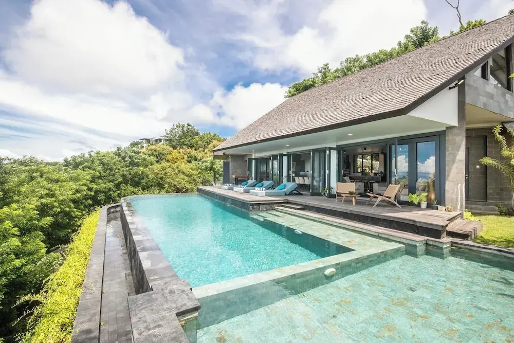 Elegant 6BR Clifftop Villa Near Bingin