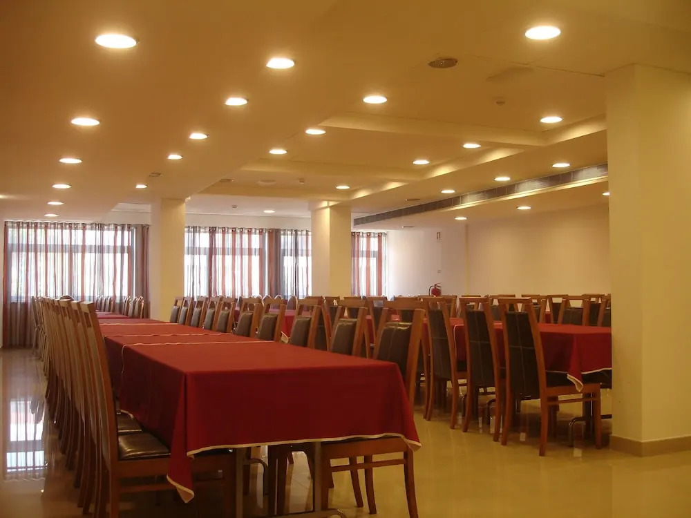 Hotel 13 de Outubro by Umbral