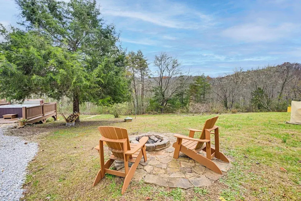 Cozy Couples Getaway w/ Hot Tub: 'fox Ridge Cabin'