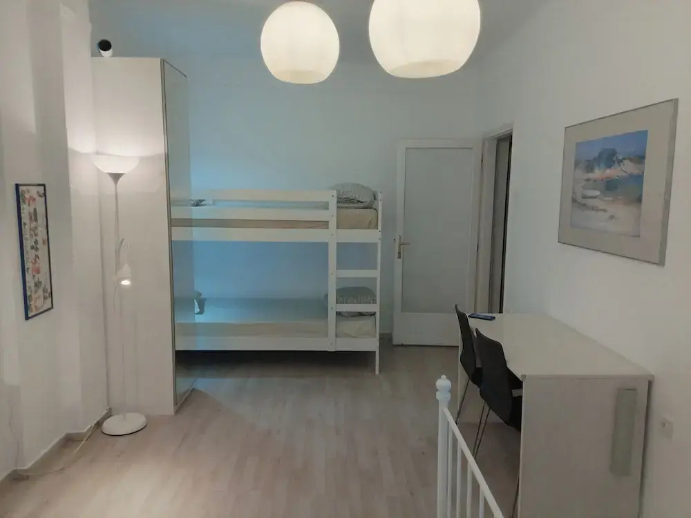 Center Apartment-sleeps5-balcony-live Neighborhood