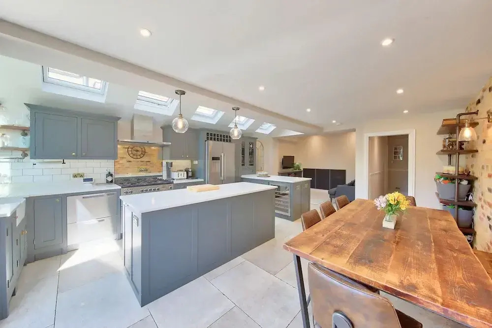 Central Wimbledon house sleeps 8 - secluded garden