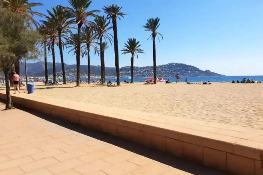 Apartment with One Bedroom in Roses, with Shared Pool, Furnished Terrace And Wifi - 350 M From the Beach
