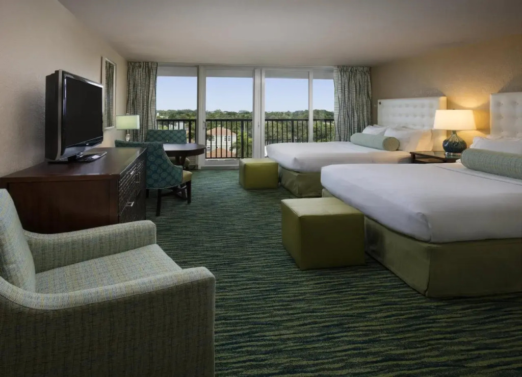 Cirque St Armands Beachside