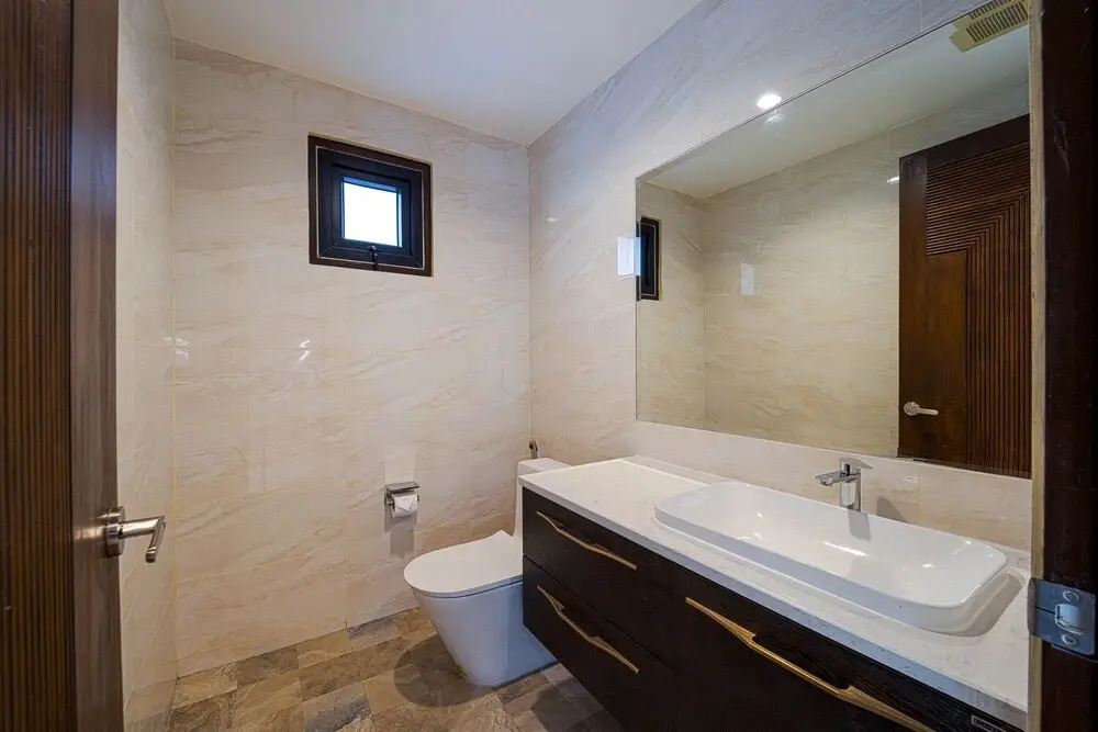 Luxury 5 Bedroom Villa Close to Beach SRS
