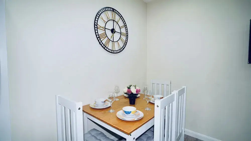 F3 Cranbrook Stunning Apt Free Parking
