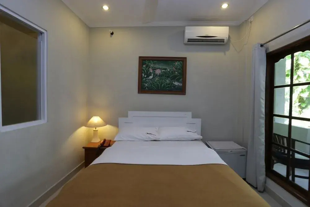 RedDoorz near Pantai Double Six