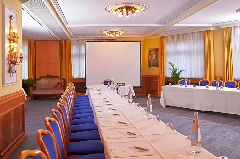 RomanticHOTEL Goldener Karpfen - das kleine, feine Grandhotel direkt in der Altstadt
