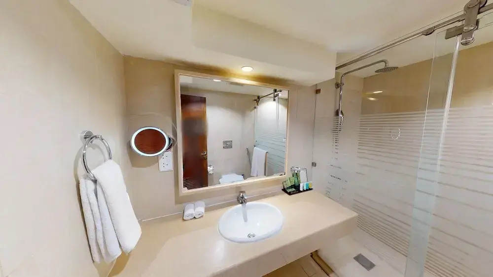 Royal Lazure Resort