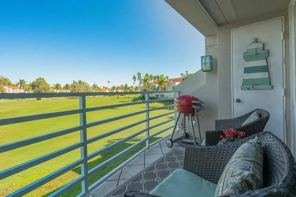 Vista Verde West by Vtrips