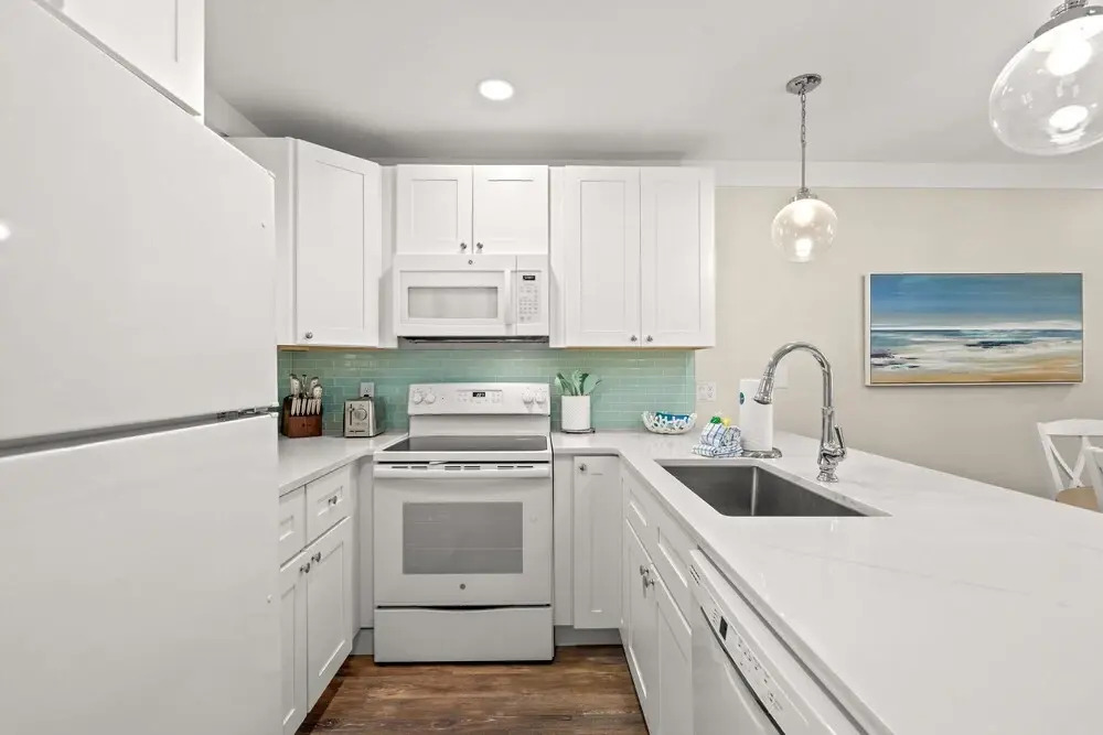Newly Renovated! 140 Feet To White Sandy Beaches! Pool! Grill