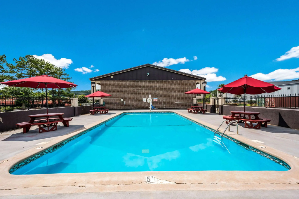 Econo Lodge Inn & Suites Huntsville University Area
