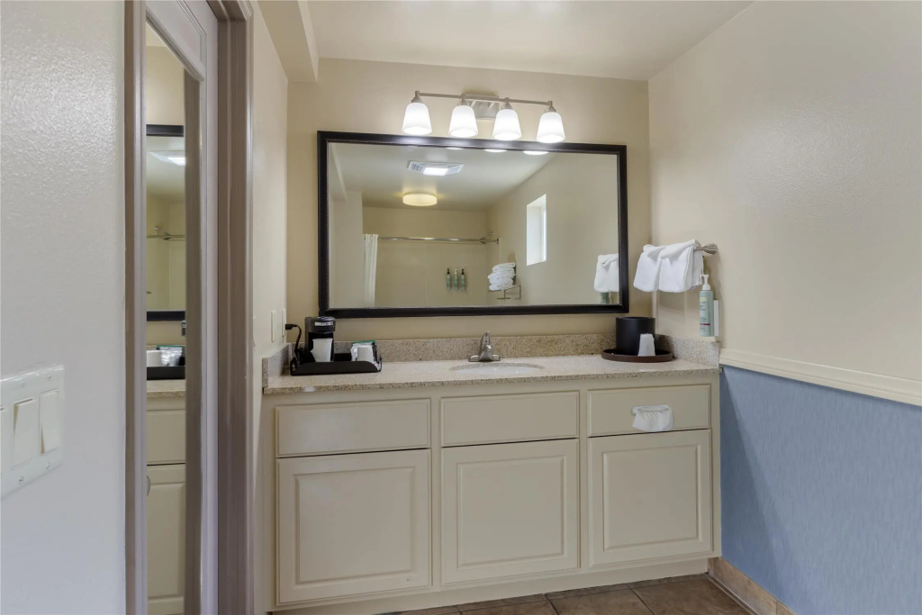 Best Western PLUS Frontier Motel