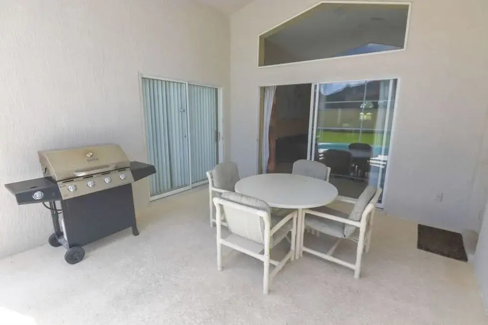 Marlin's Manor With South Facing Pool! All Day Sun 4 Bedroom Home by Redawning