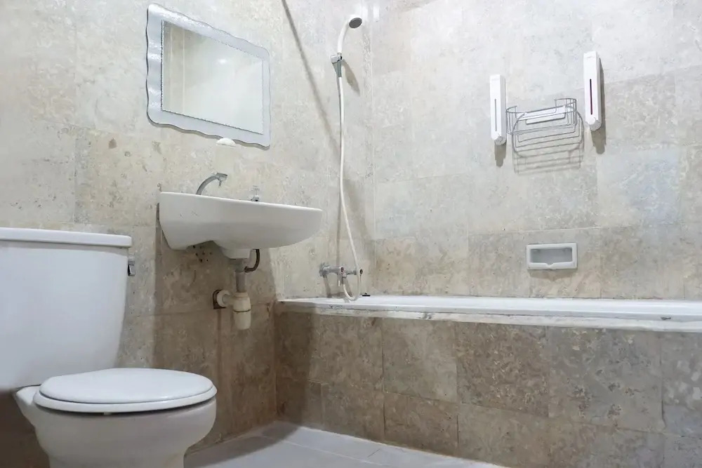 OYO 392 Hotel Mawar Saron