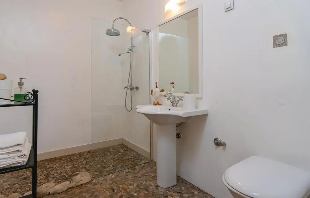 Amazing Home in Trstenik with Hot Tub, WiFi & 2 Bedrooms