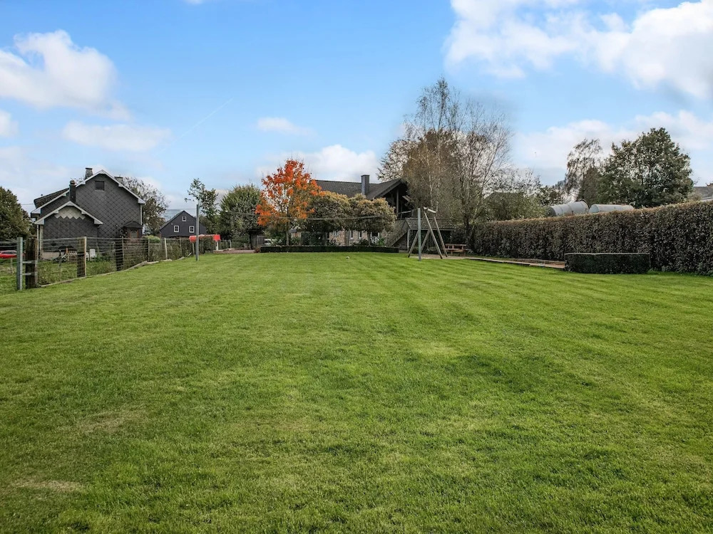 Charming Cottage with Hot Tub & Sauna, High Fens
