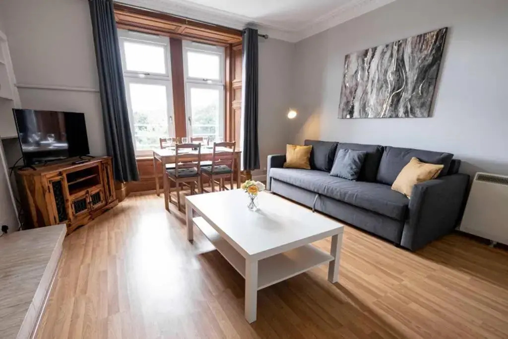 ☆ Bright, Modern West-End Apartment ☆