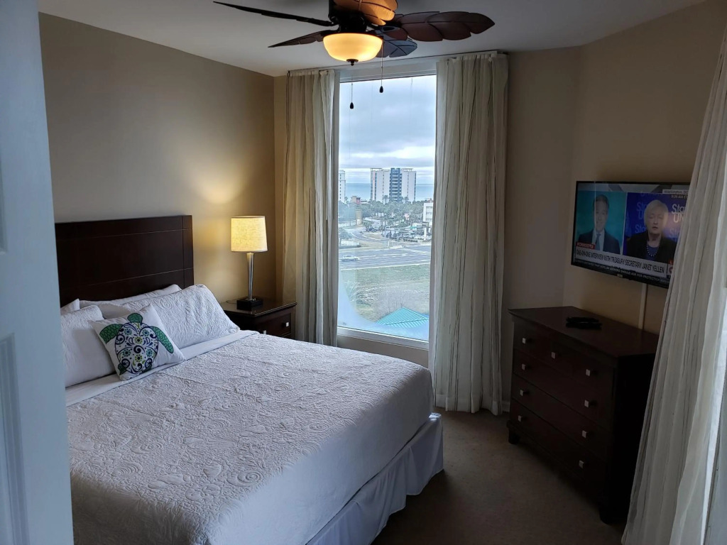 1815 A Slice of Heaven Destin - Pool & Ocean View