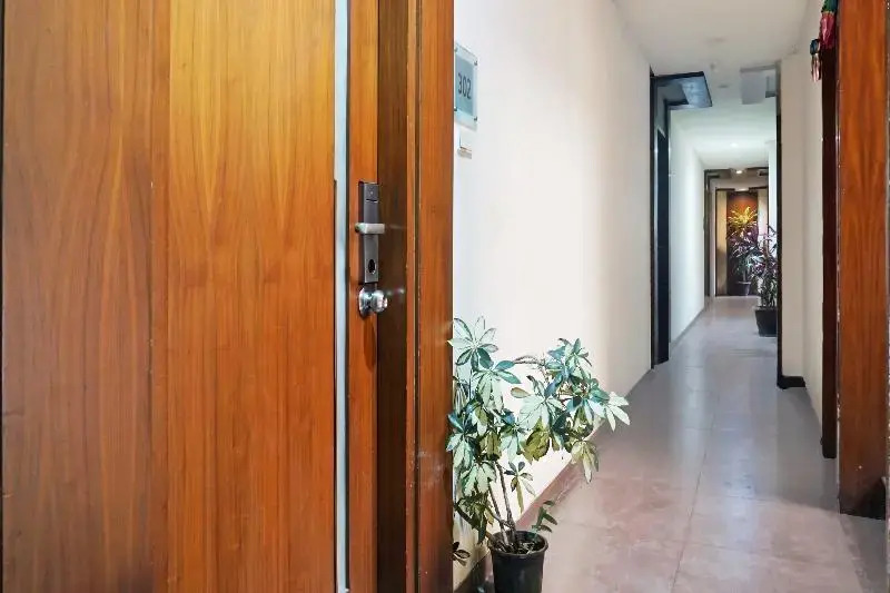 Rapid Lakme Executive Hotel