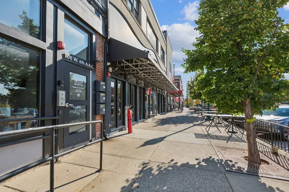 Rustic-industrial Loft With Courthouse Views 3 Bedroom Apts