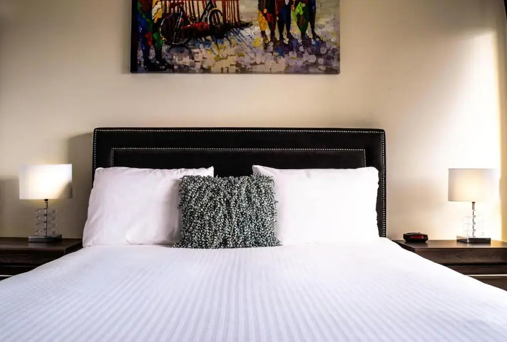 Royal Stays Furnished Apartments - Missisauga City Centre