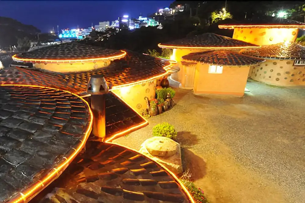 Yeosu Hyangilam Heukjip Pension