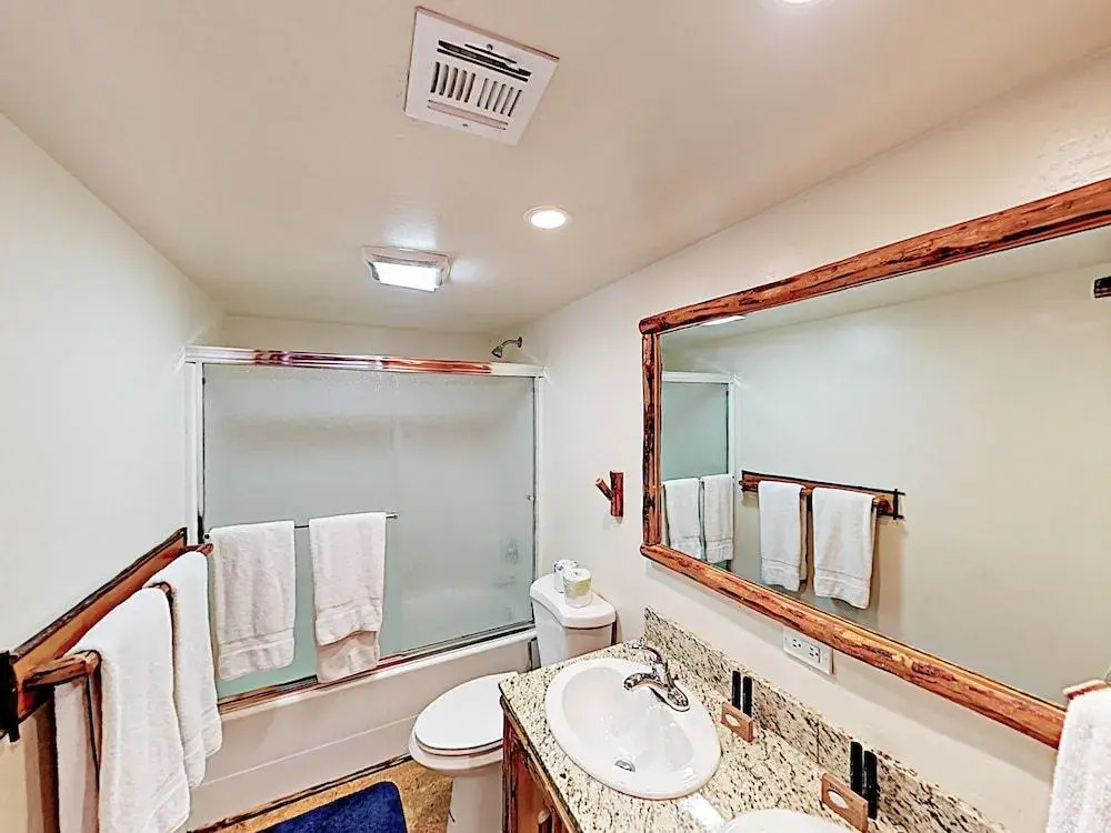 39537 Lake Dr Home - 3 Br home by RedAwning