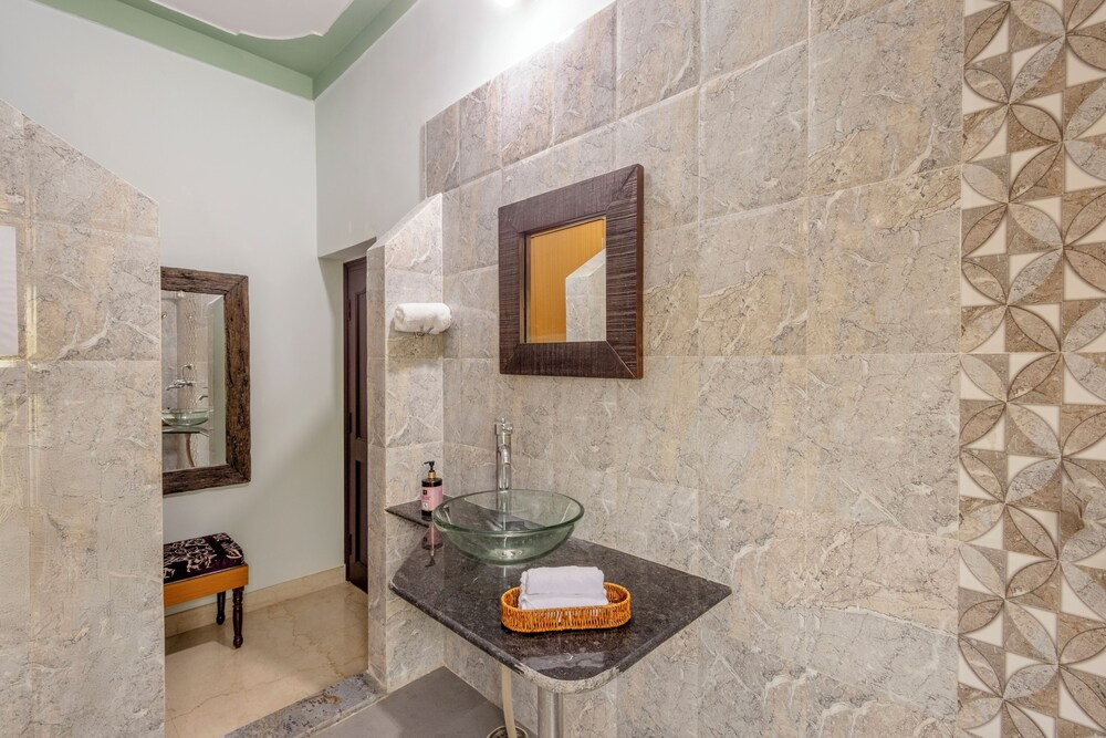Alaya Stays 4 BHK with Outdoor Dining Area - Abhimanyu Mansion Sapphire