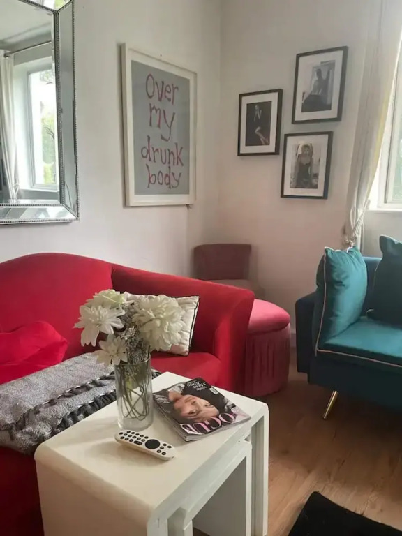 Cosy & Chic 1BD Flat - 6 Minutes to Notting Hill!