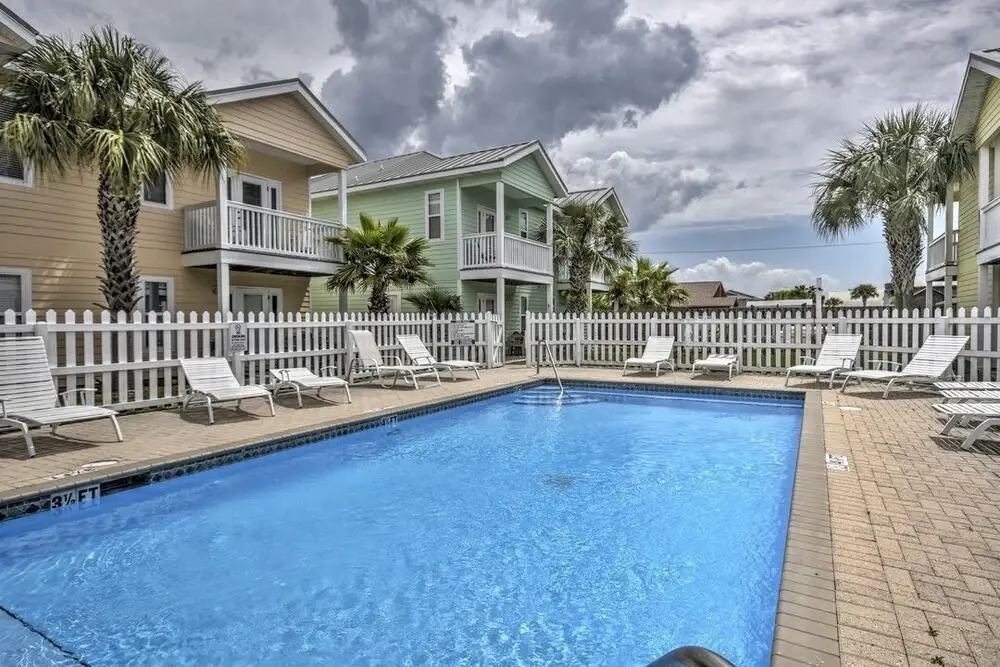 6717 Beach Drive - 1977178
