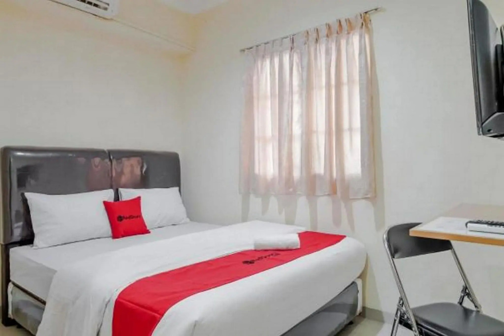 RedDoorz @ Jalan Biak Roxy Jakarta