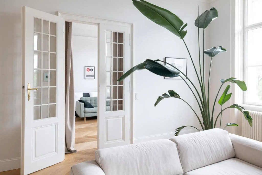 2200SQFT Luxury Apartment in City Center