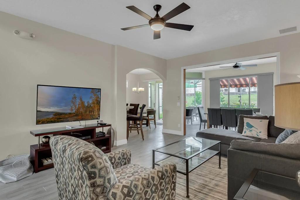 CP114MD - 5 beds pool & spa home with game room, Davenport, US