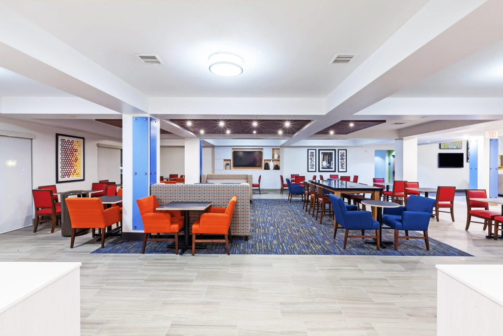 Holiday Inn Express & Suites Tulsa S Broken Arrow Hwy 51 by IHG