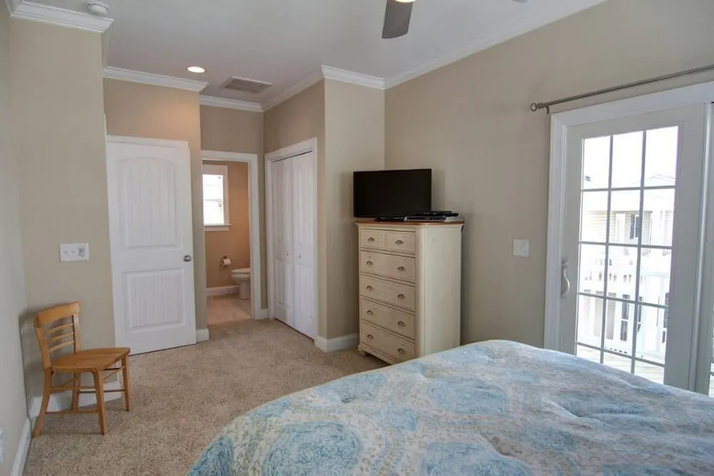 Welcome  4 Bedroom Home by RedAwning