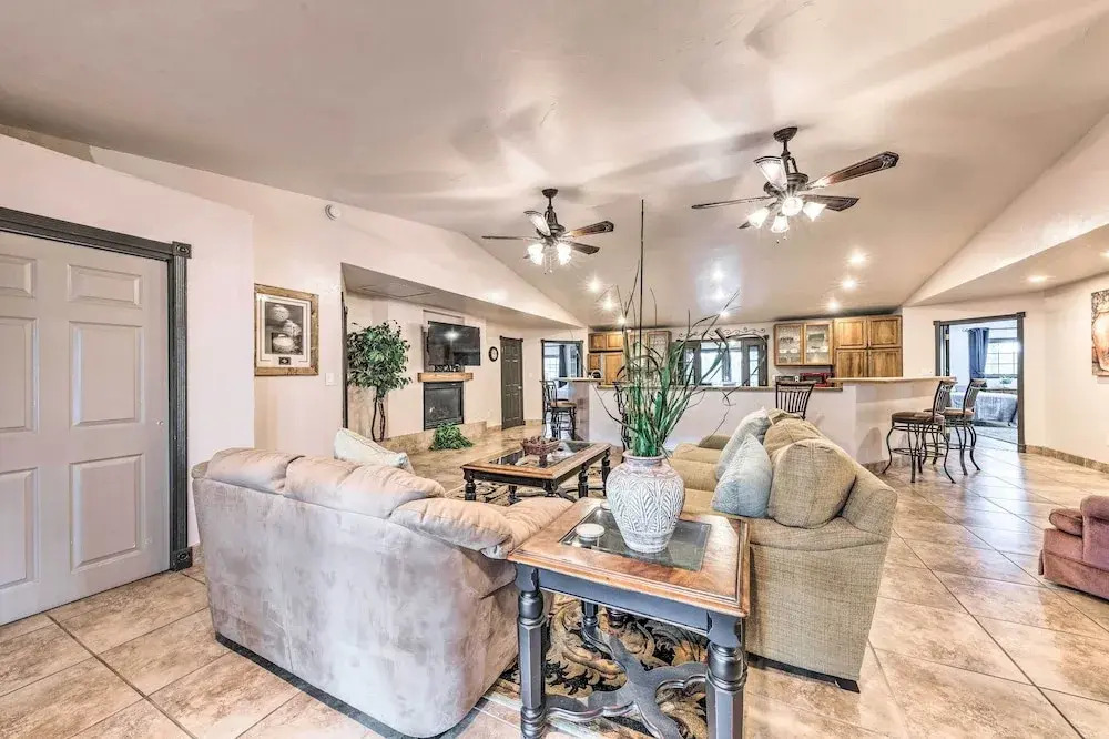 Casa Ruidoso Cabin: Hot Tub, Views & Pool Table!