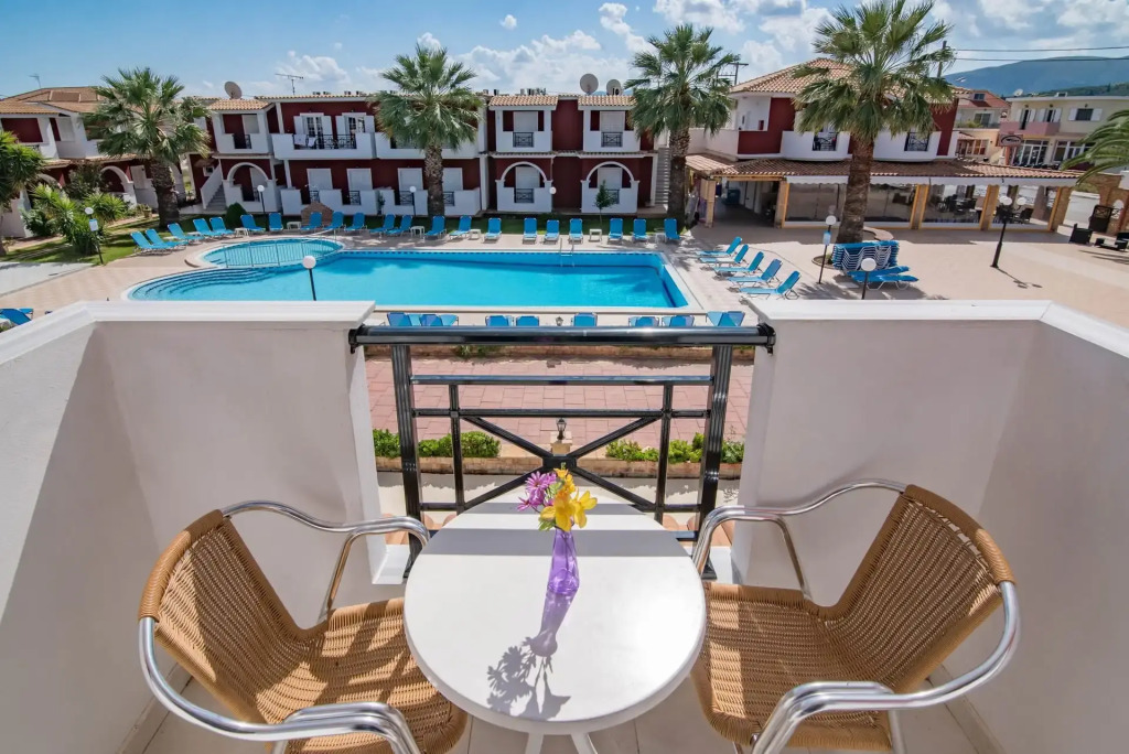 Yakinthos Hotel