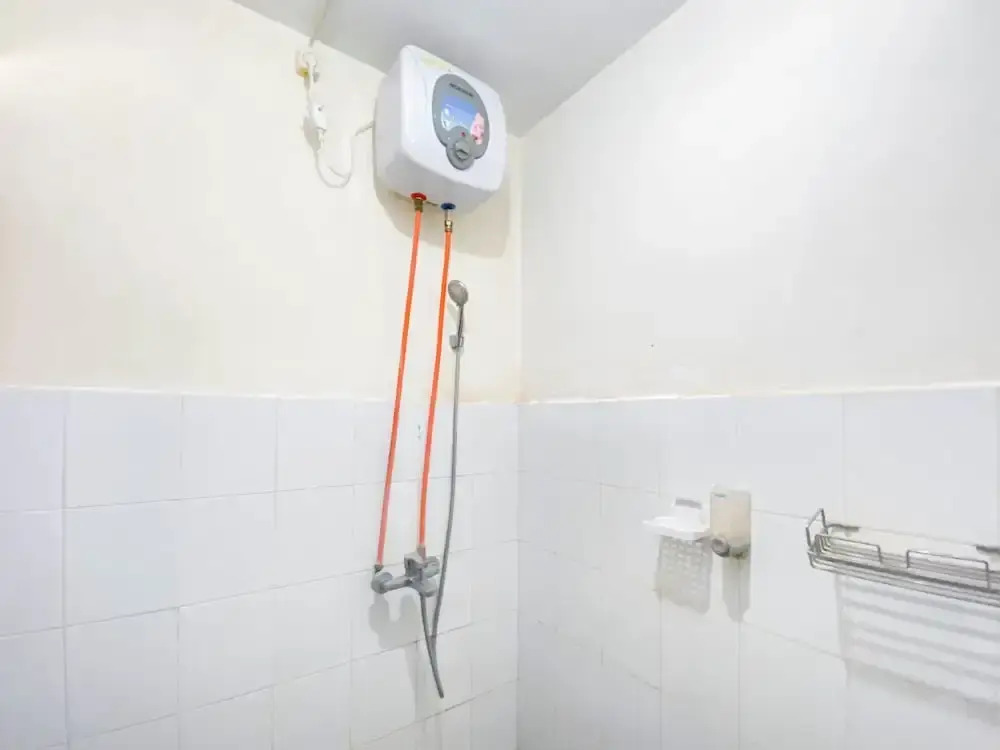Spacious Studio Apartment at Gateway Ahmad Yani Cicadas by Travelio