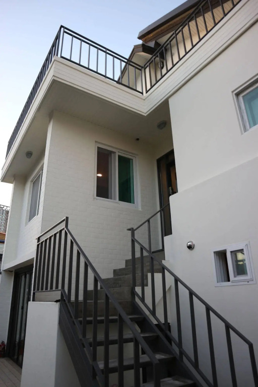 Zzzip Guesthouse in Hongdae