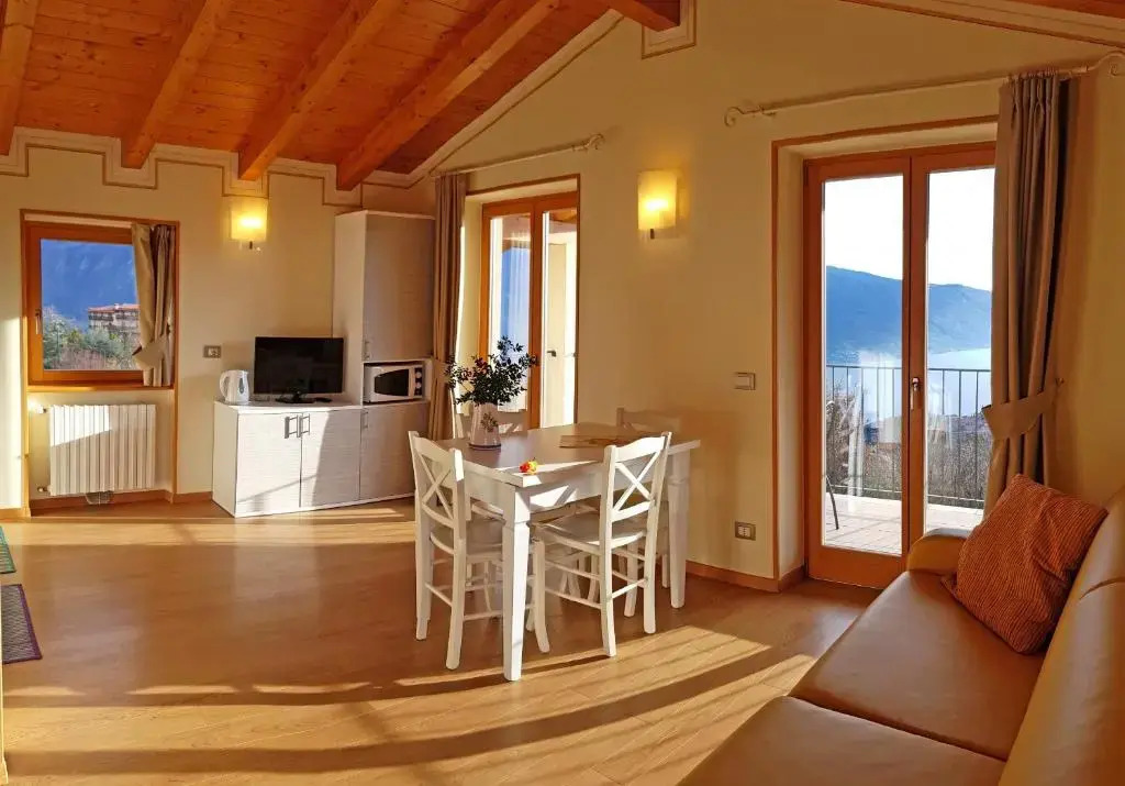 Teresa Campi Apartments Lake view by Gardadomusmea