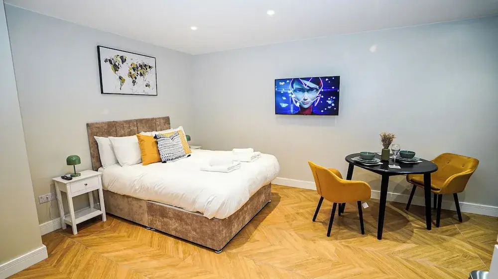 E2M Wisteria House Heathrow Free Parking