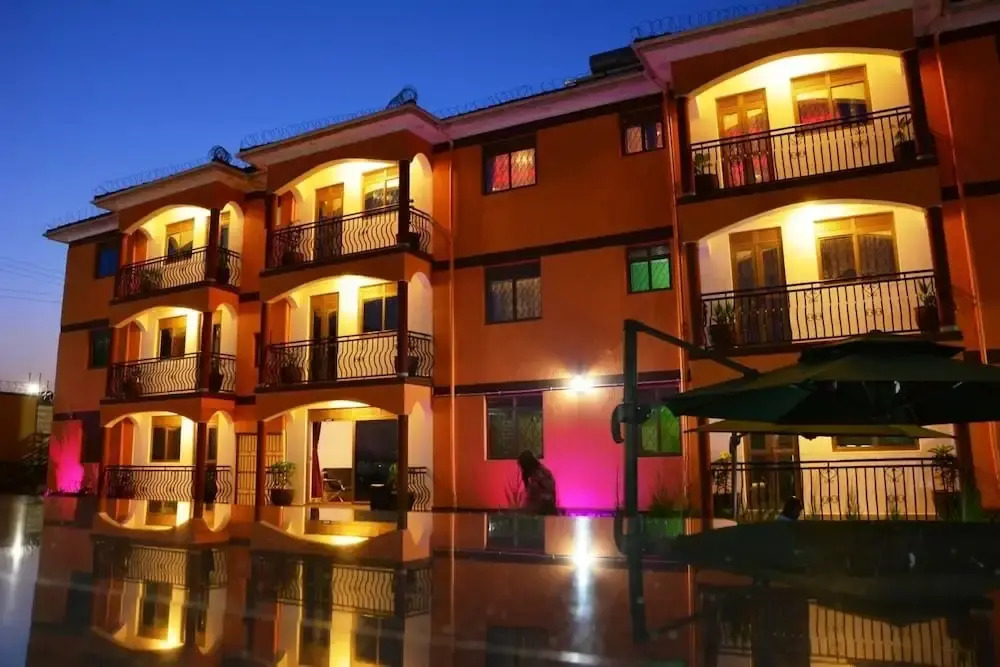 Mak-Queen Hotel