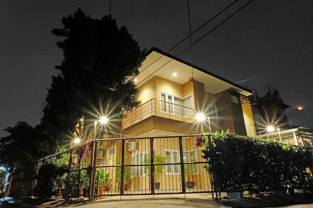 ZEN Rooms Near Alun-Alun